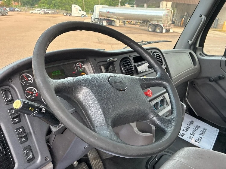 2021 Freightliner eM2 in Jackson, MS — photo 10