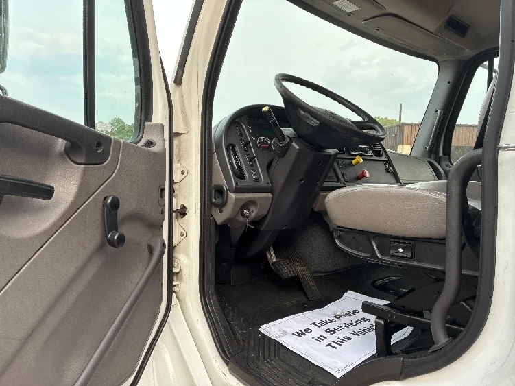 2021 Freightliner eM2 in Jackson, MS — photo 9
