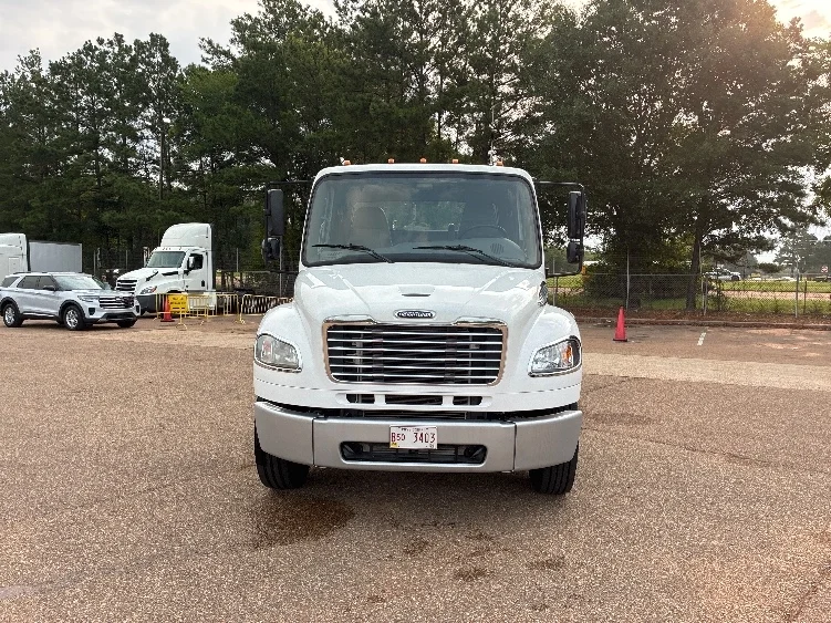 2021 Freightliner eM2 in Jackson, MS — photo 2