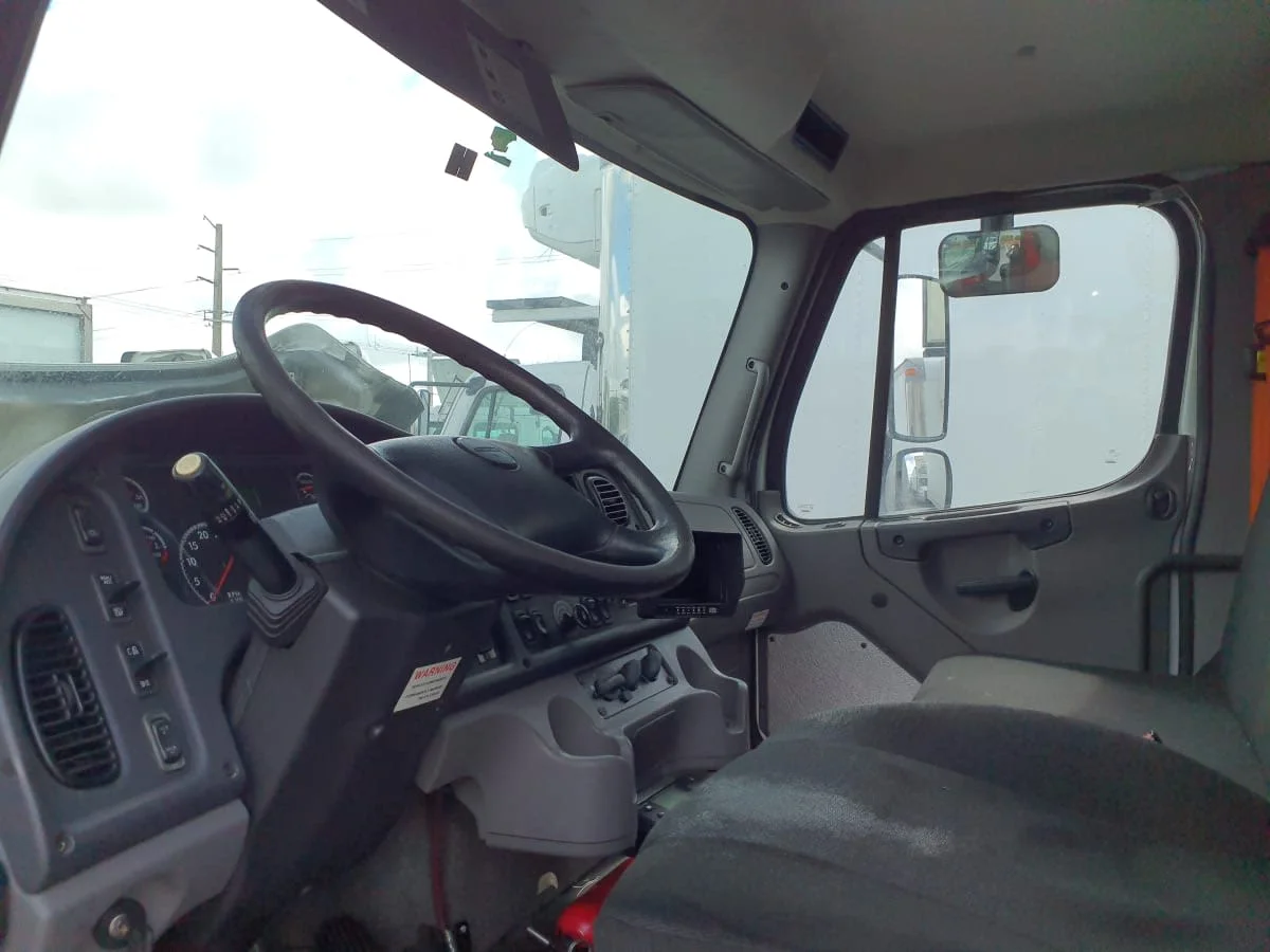 2018 Freightliner M2 106 in Miami, FL — photo 8