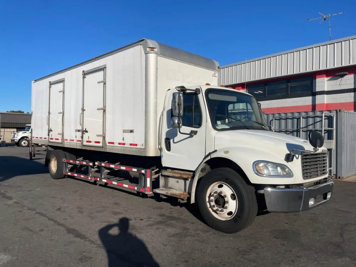 2017 Freightliner M2 106 - image 3