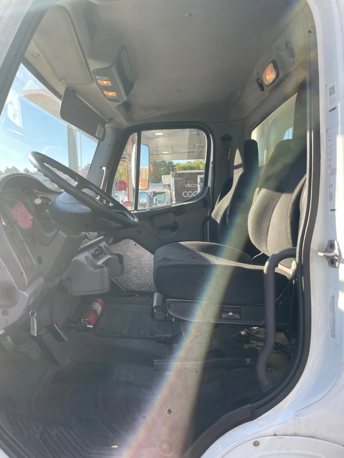 2017 Freightliner M2 106 - image 7