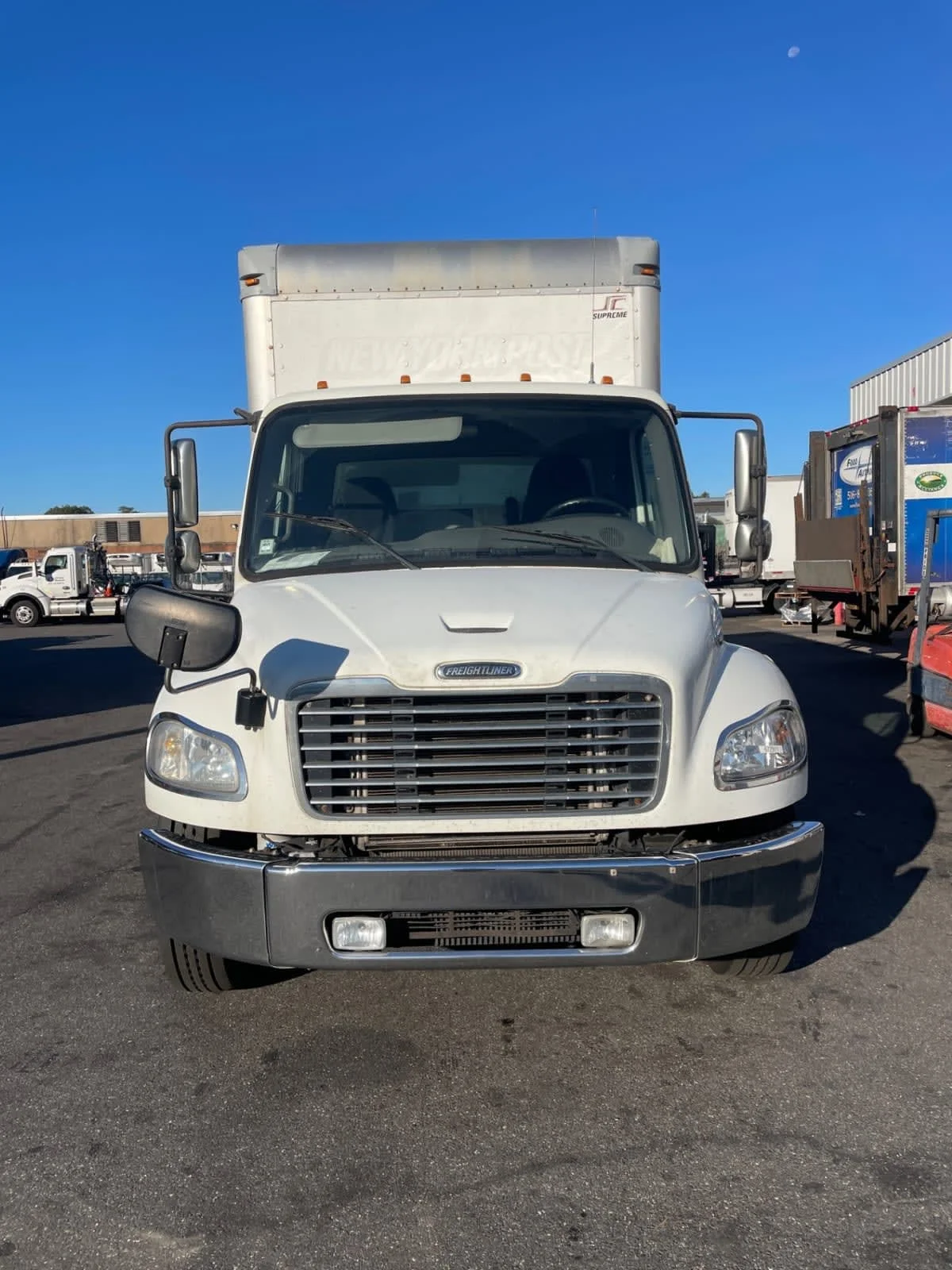 2017 Freightliner M2 106 in Farmingdale, NY — photo 2