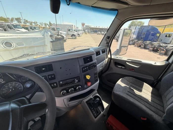 2018 Peterbilt 579 — photo 14