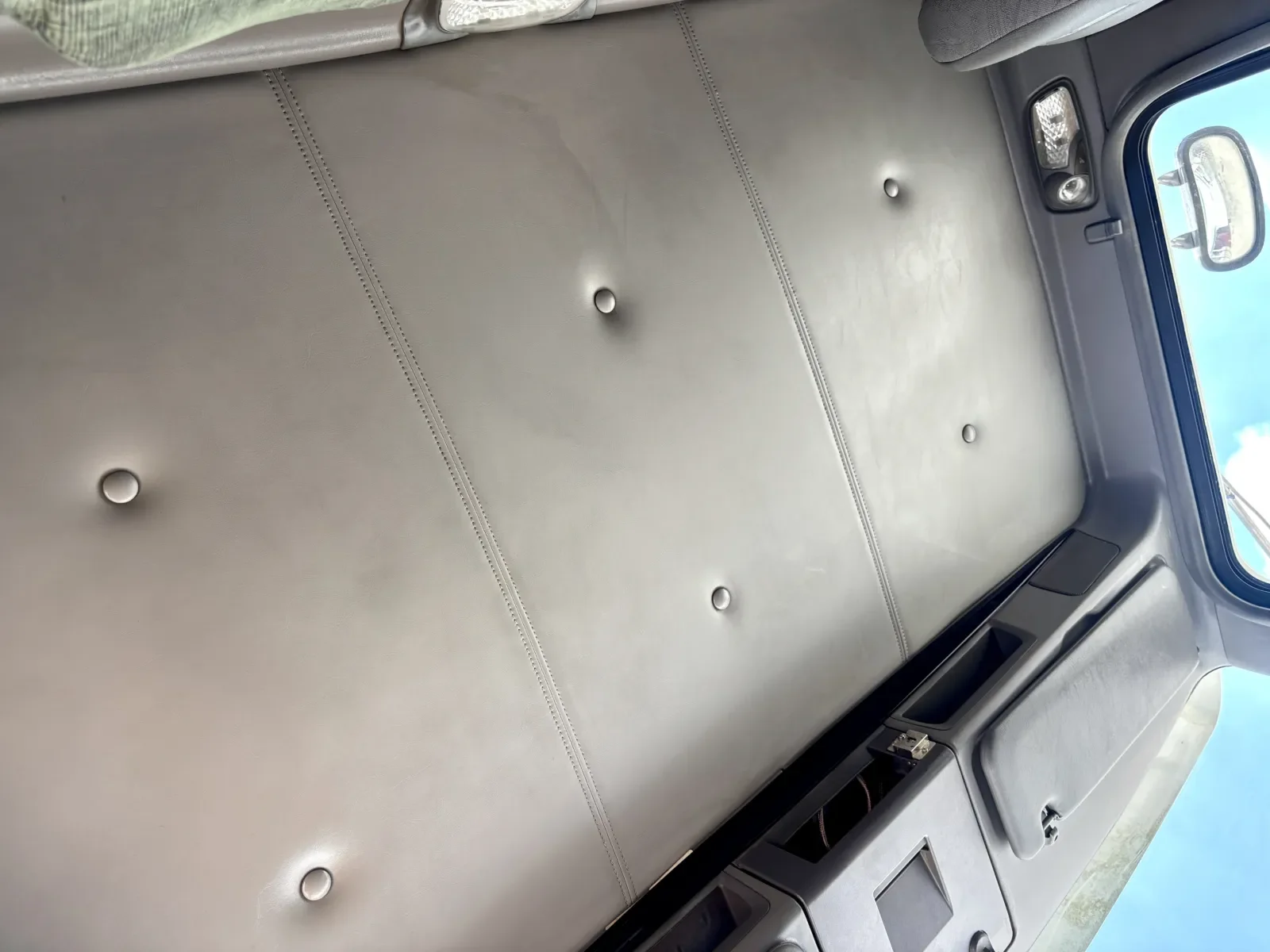 2008 Kenworth T800 - image 21