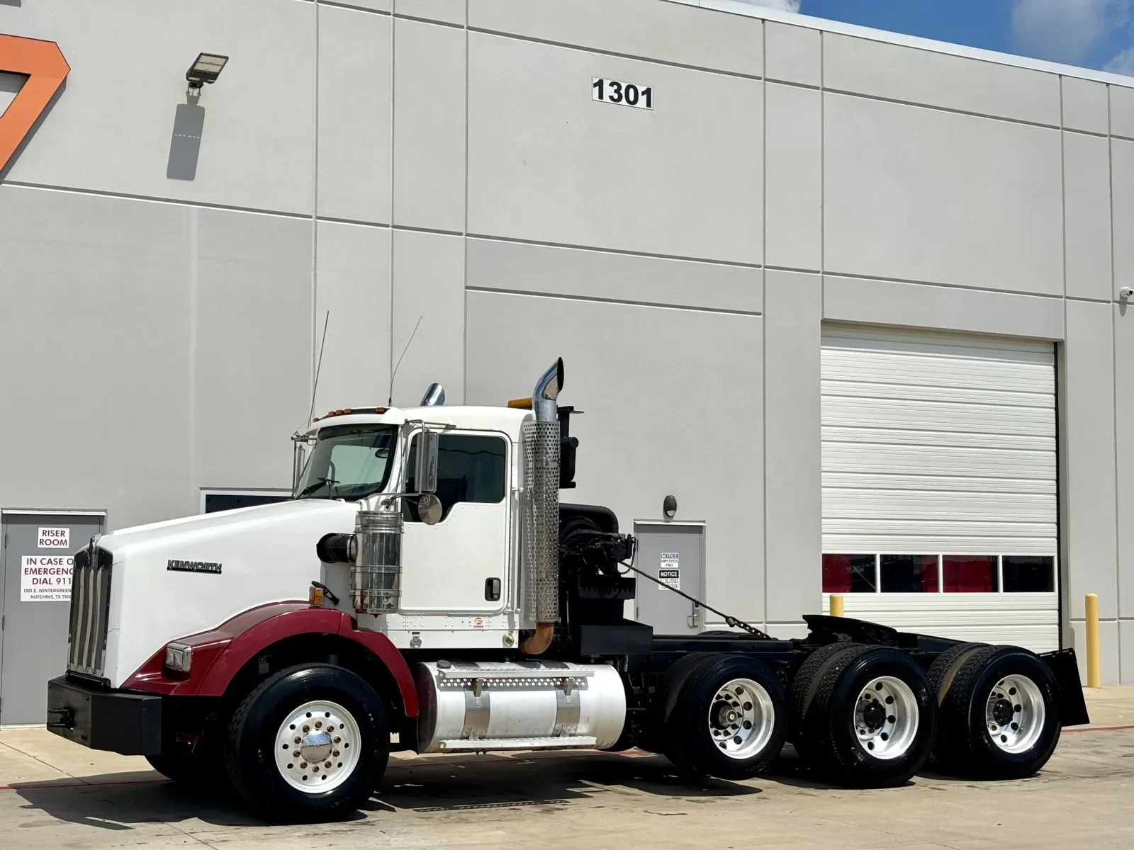 2008 Kenworth T800 - image 2