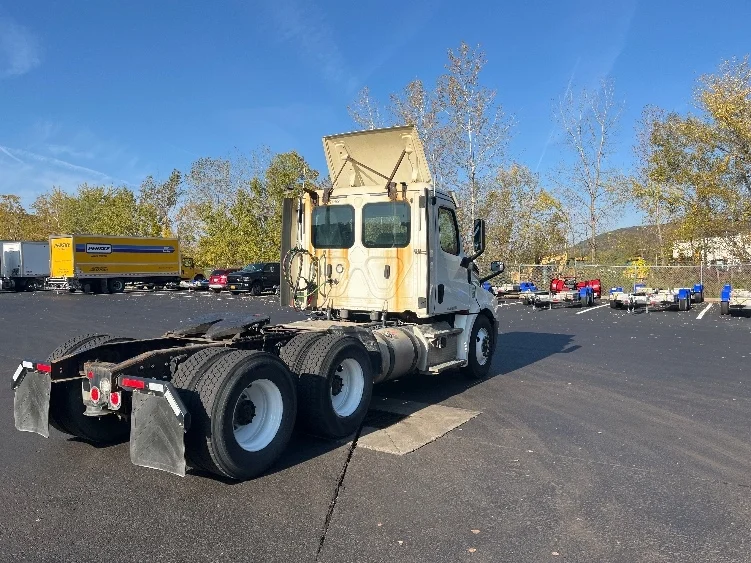 2018 Freightliner Cascadia - image 7