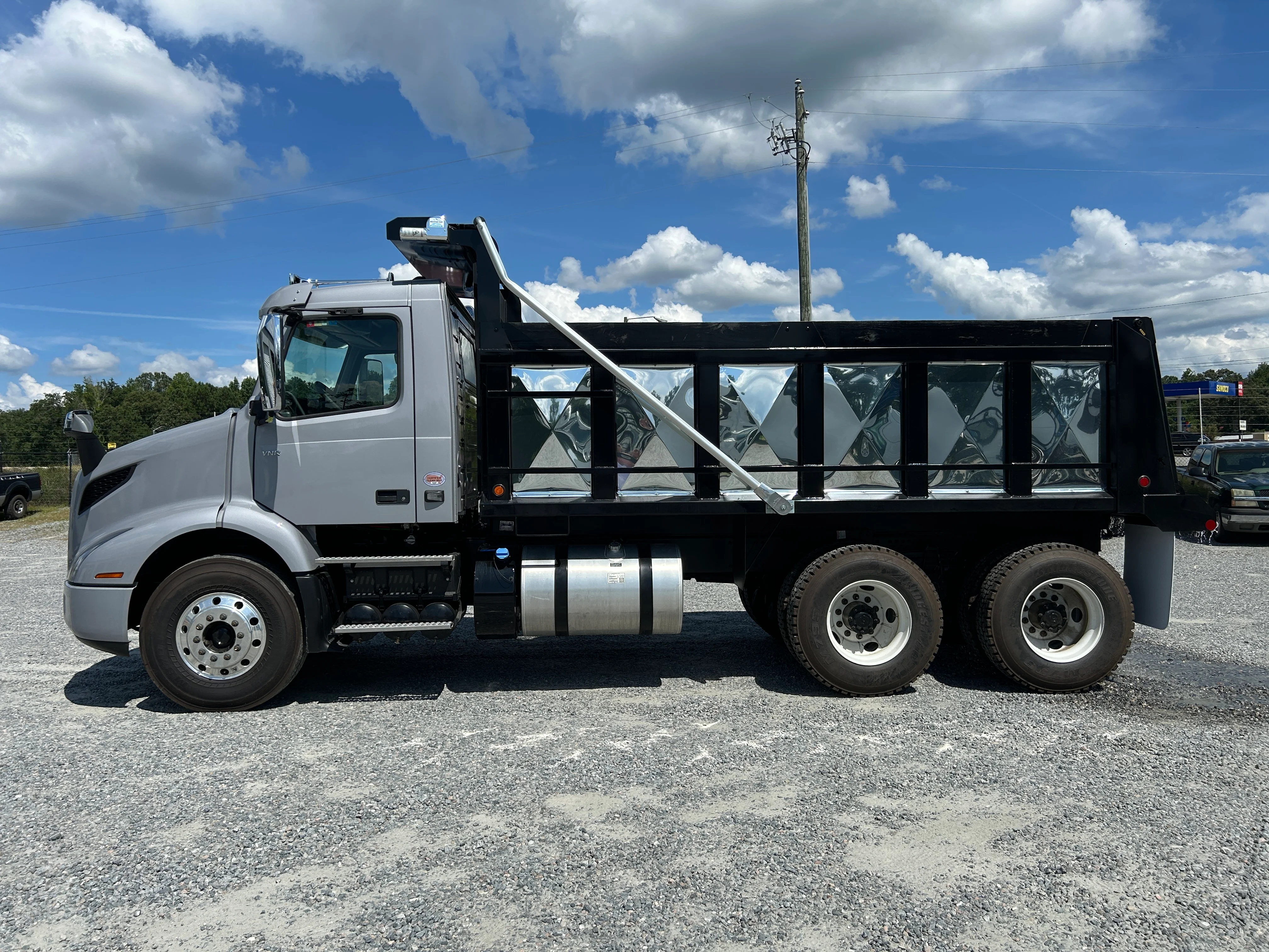 2025 Volvo VNR 640 in Macon, GA — photo 3