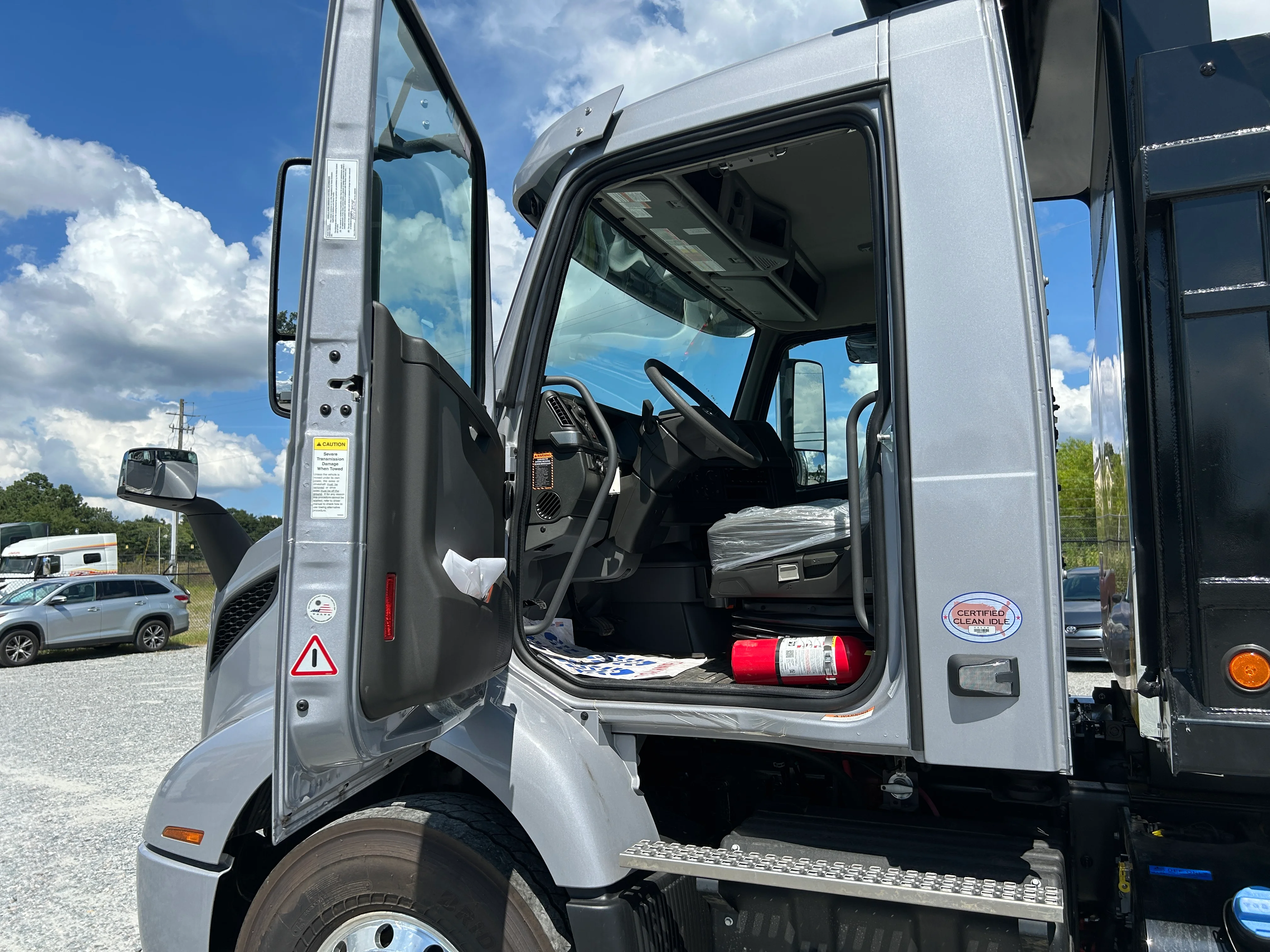 2025 Volvo VNR 640 in Macon, GA — photo 5