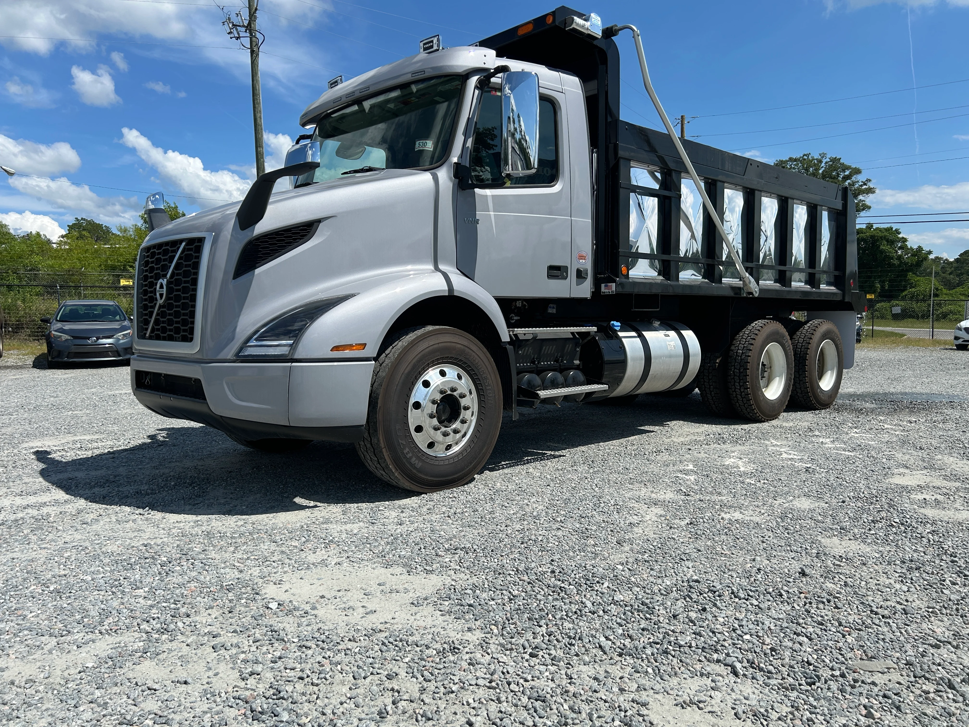 2025 Volvo VNR 640 in Macon, GA — photo 13