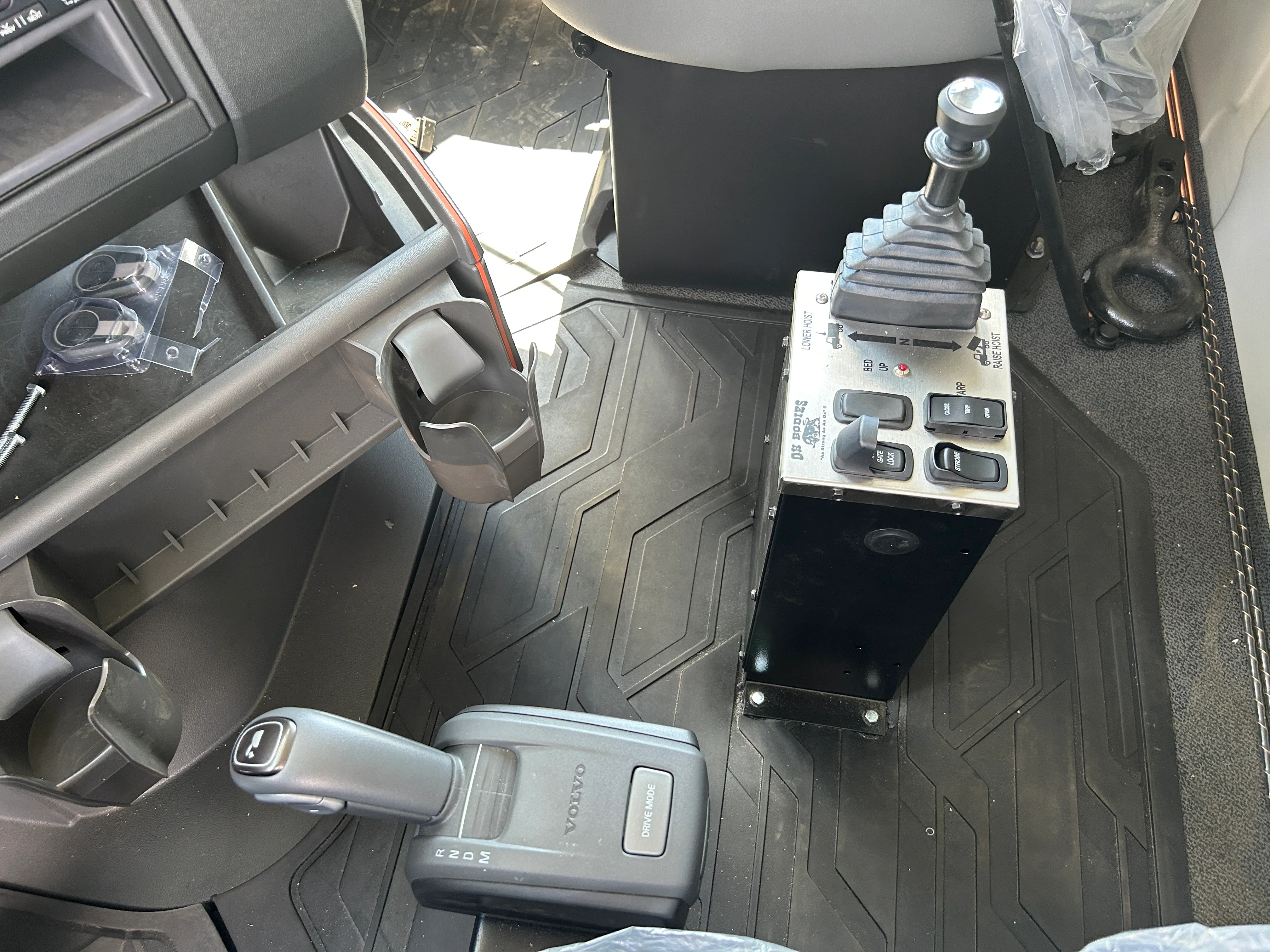 2025 Volvo VNR 640 in Macon, GA — photo 6