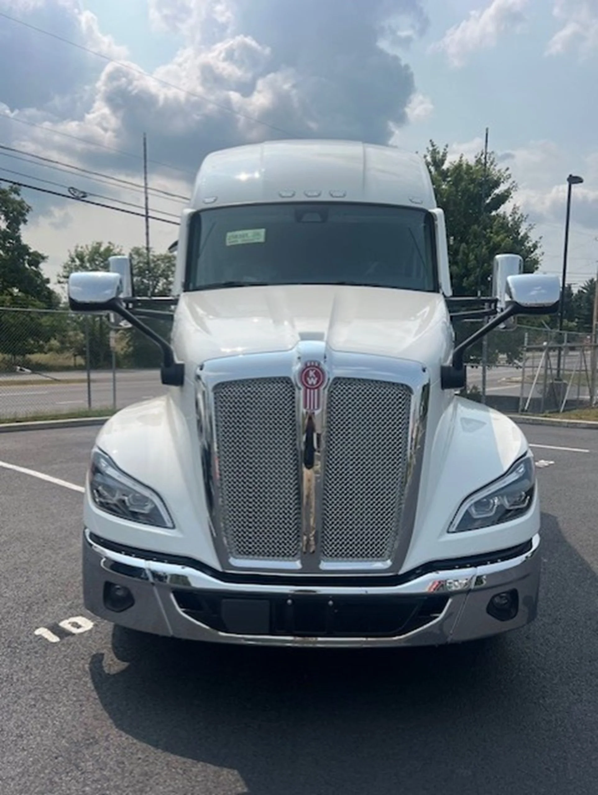 2027 Kenworth in Hagerstown, MD — photo 2