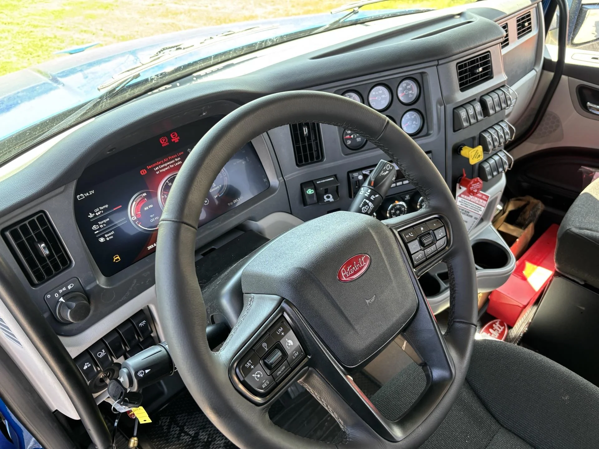 2027 Peterbilt 567 in Zanesville, OH — photo 13
