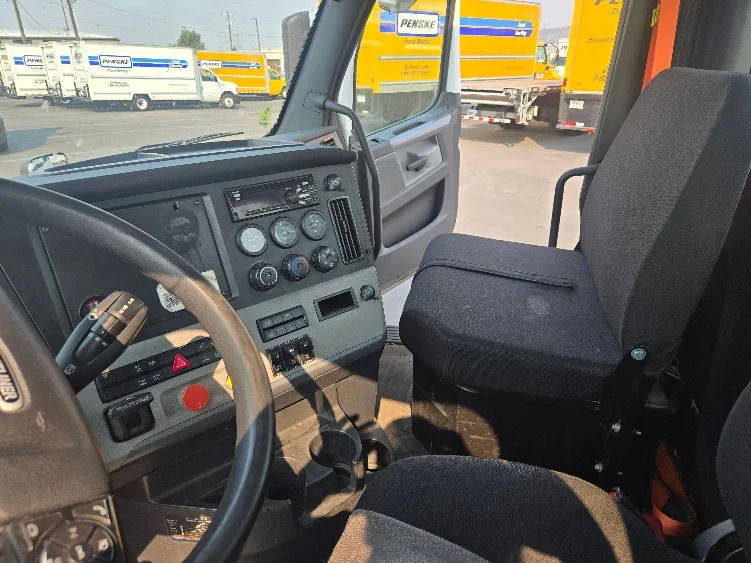 2020 Freightliner Cascadia in Spokane Valley, WA — photo 10