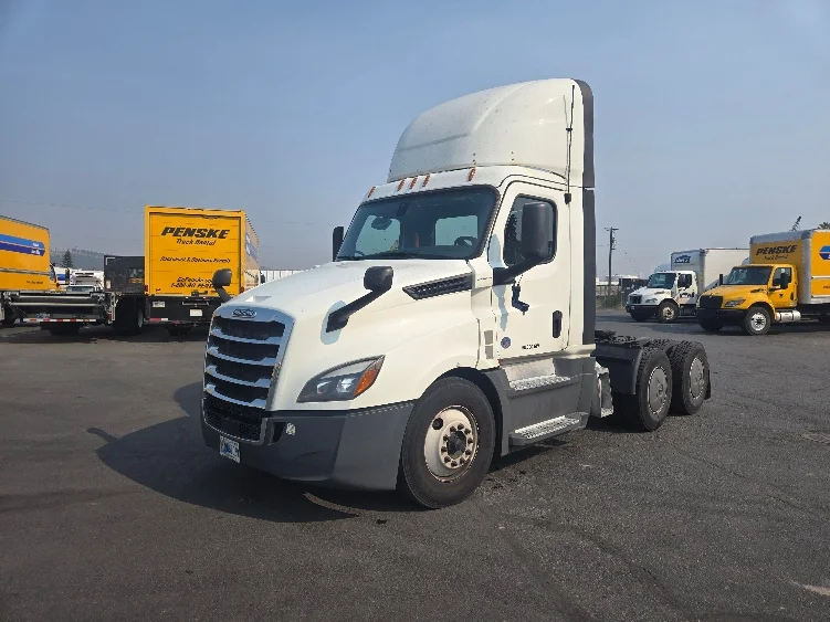 2020 Freightliner Cascadia in Spokane Valley, WA — photo 3