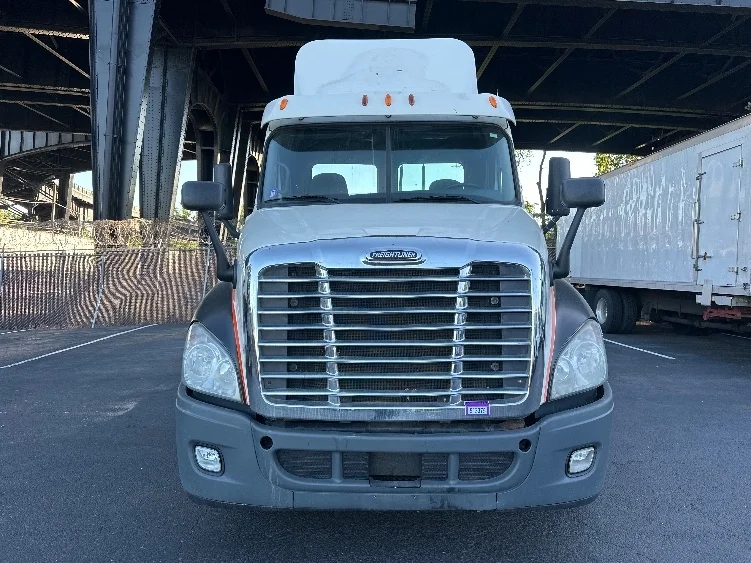 2012 Freightliner Cascadia in North Bergen, NJ — photo 2