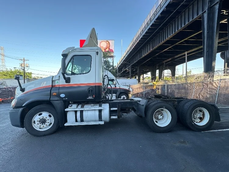 2012 Freightliner Cascadia in North Bergen, NJ — photo 4