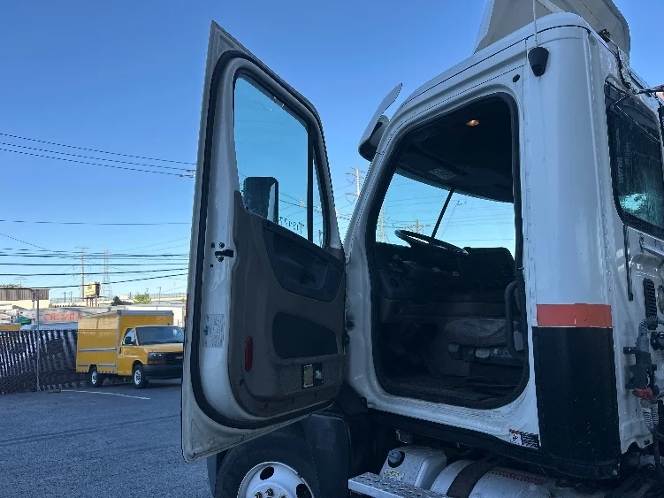 2012 Freightliner Cascadia in North Bergen, NJ — photo 9