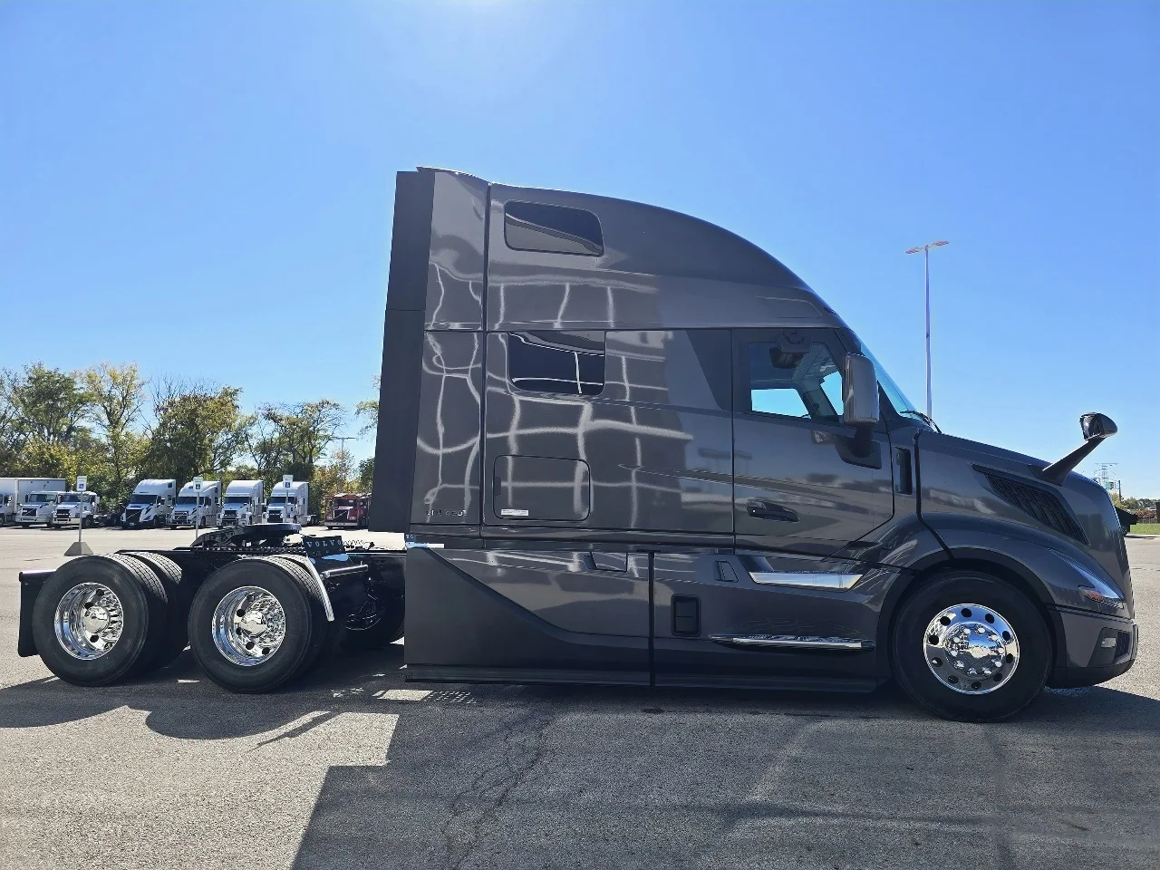2026 Volvo VNL 860 in Toledo, OH — photo 3