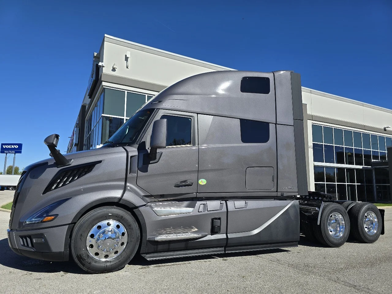 2026 Volvo VNL 860 in Toledo, OH — photo 5