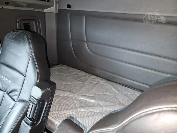 2020 Peterbilt 389 in MS — photo 12