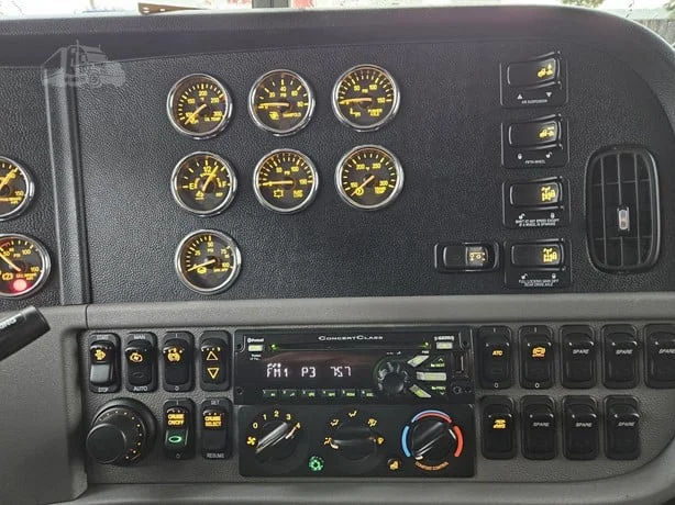 2020 Peterbilt 389 in MS — photo 10