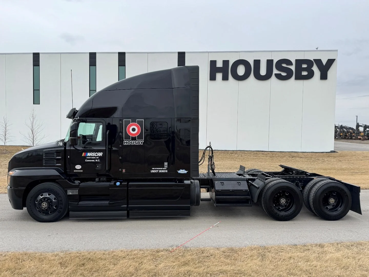 2020 MACK AN64T - USED TRUCKS SLEEPER - image 3