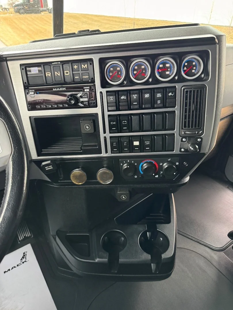 2020 MACK AN64T - USED TRUCKS SLEEPER - image 16