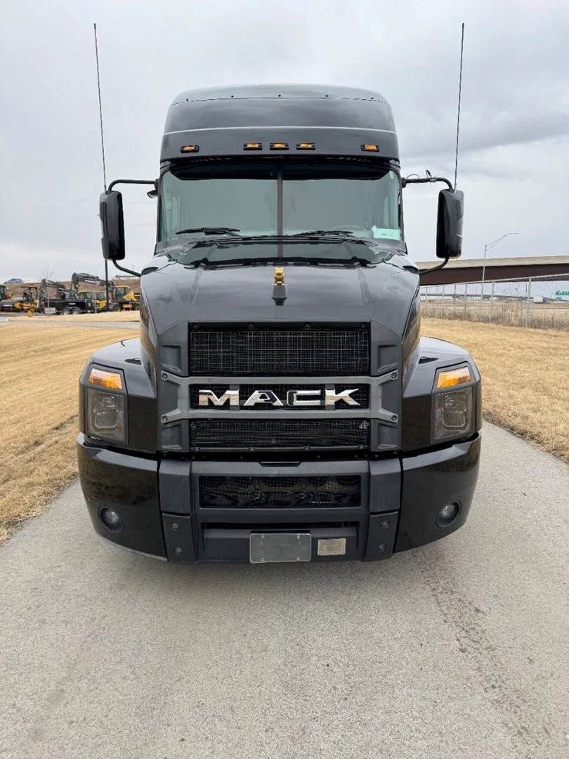2020 MACK AN64T - USED TRUCKS SLEEPER - image 2