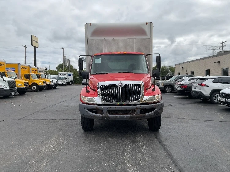 2010 International 4300 - image 2