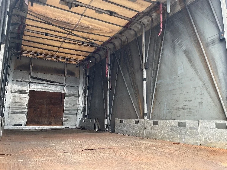 2010 International 4300 - image 10