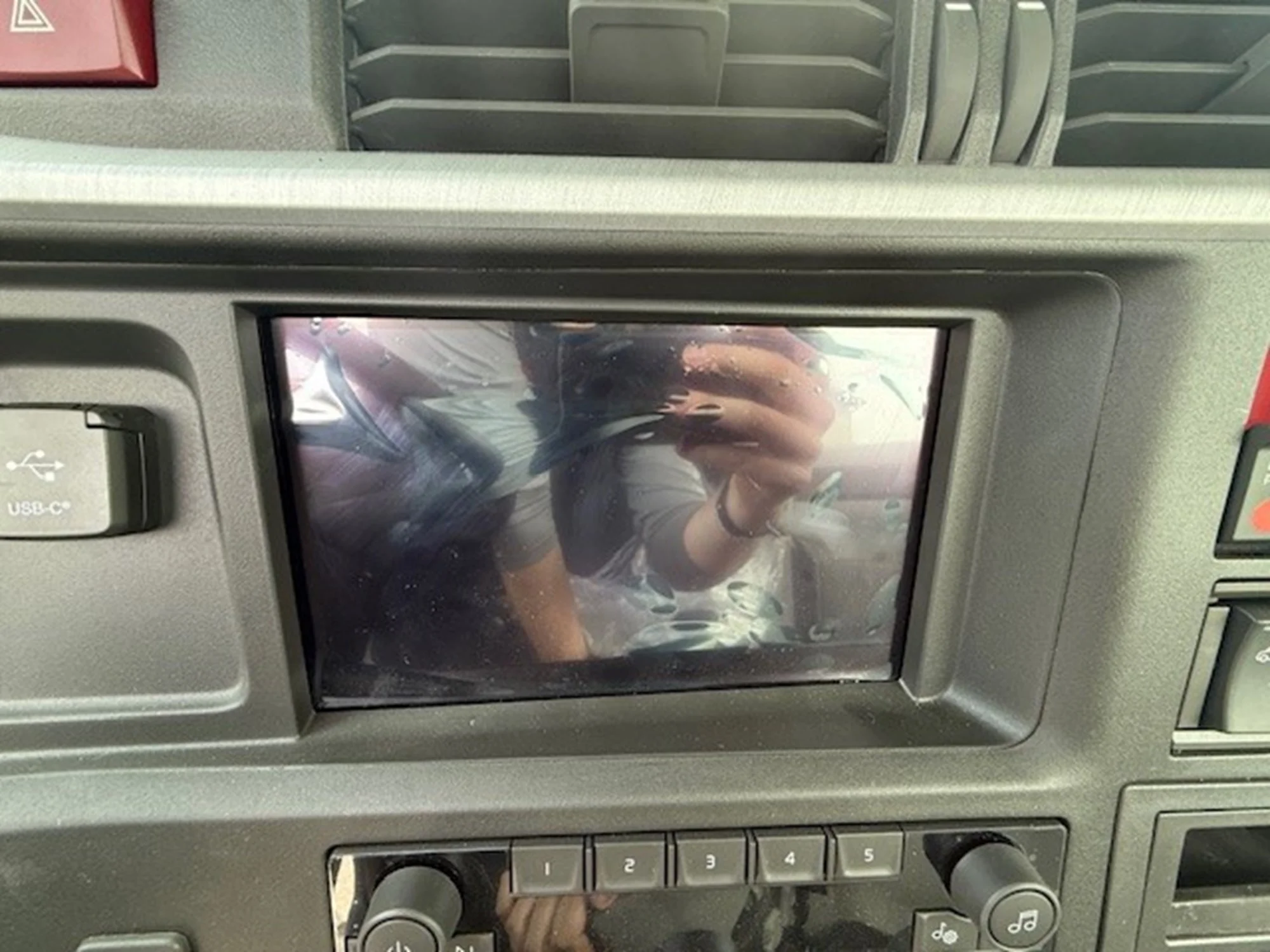2025 Volvo — photo 6