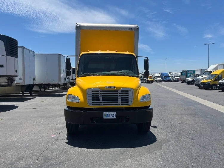 2019 Freightliner M2 106 - image 2