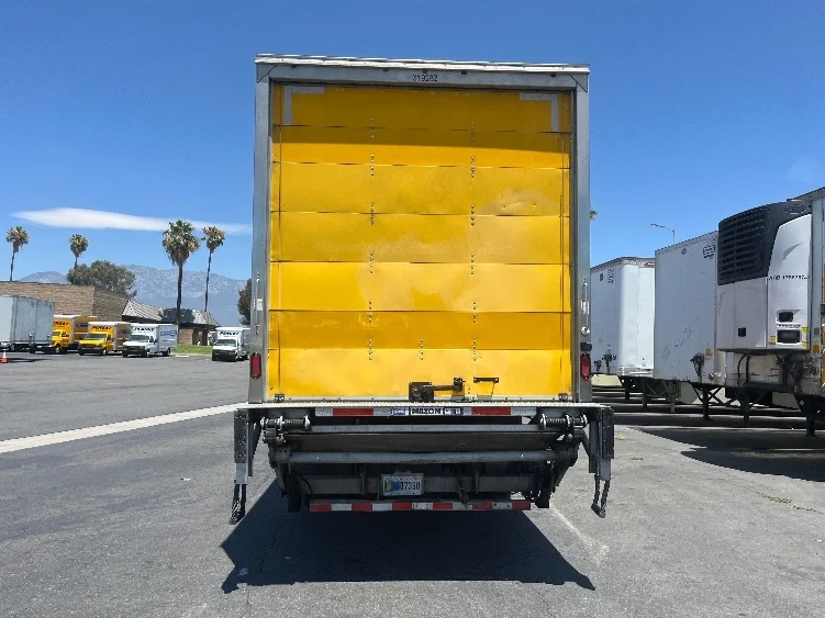 2019 Freightliner M2 106 - image 7