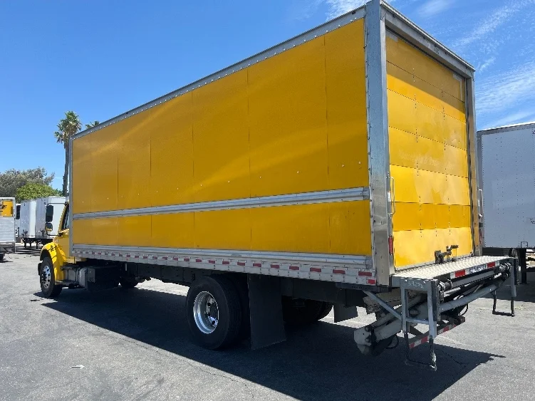 2019 Freightliner M2 106 - image 6