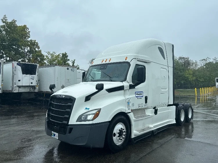 2021 Freightliner Cascadia - image 3