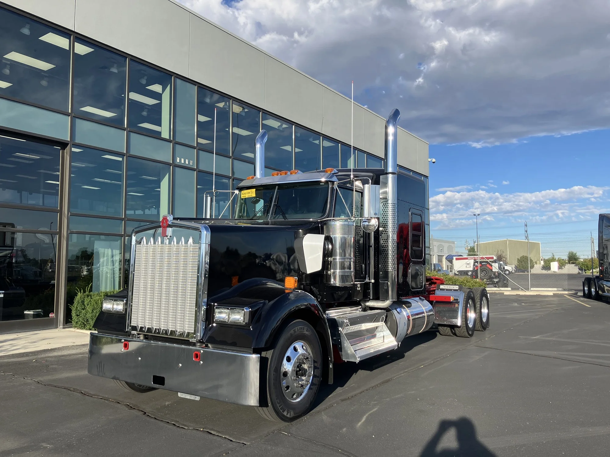 2027 Kenworth W900