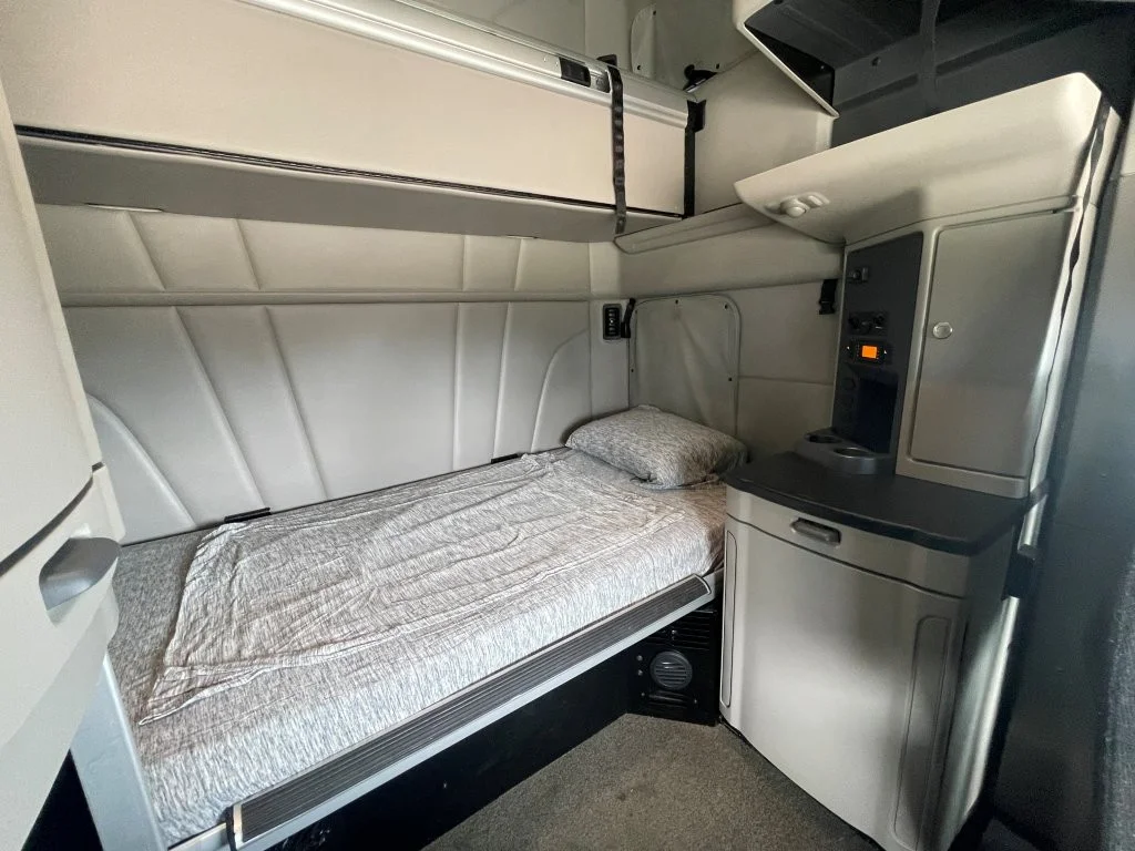 2025 Peterbilt 579 - image 15