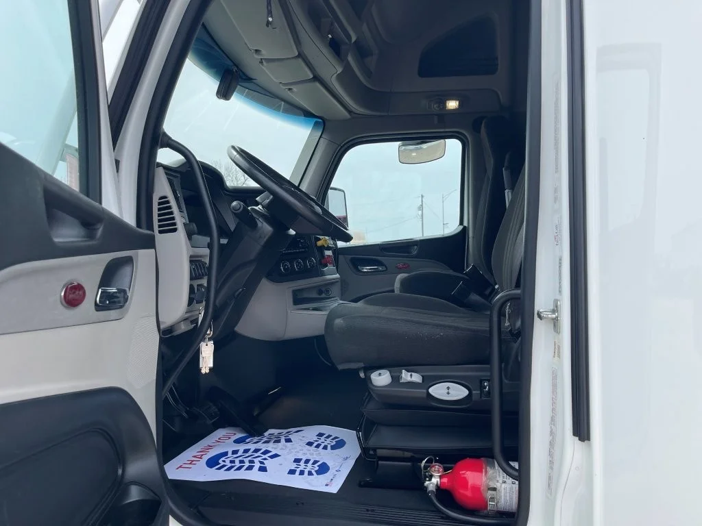2025 Peterbilt 579 - image 10
