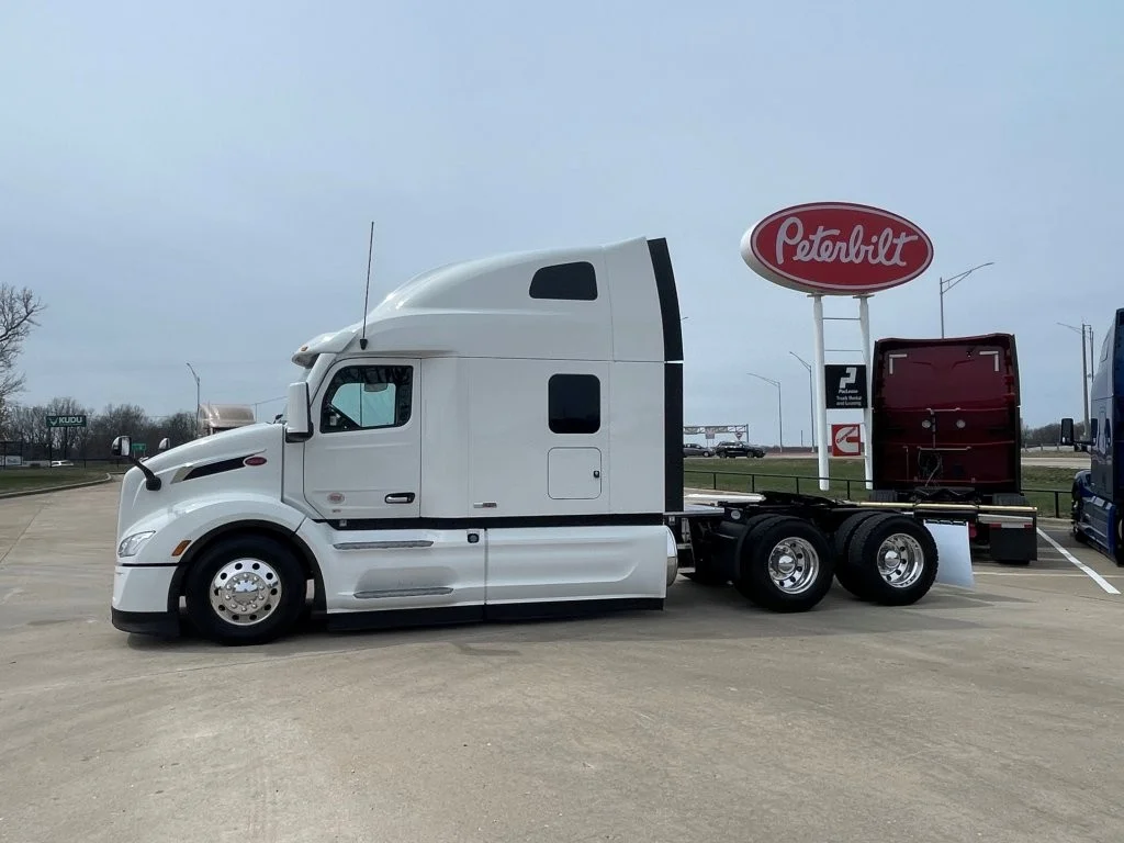 2025 Peterbilt 579 - image 2