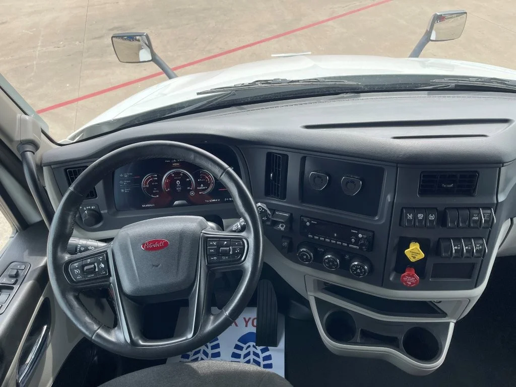 2025 Peterbilt 579 - image 12