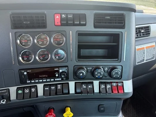 2027 Kenworth T880 in Greensboro, NC — photo 12