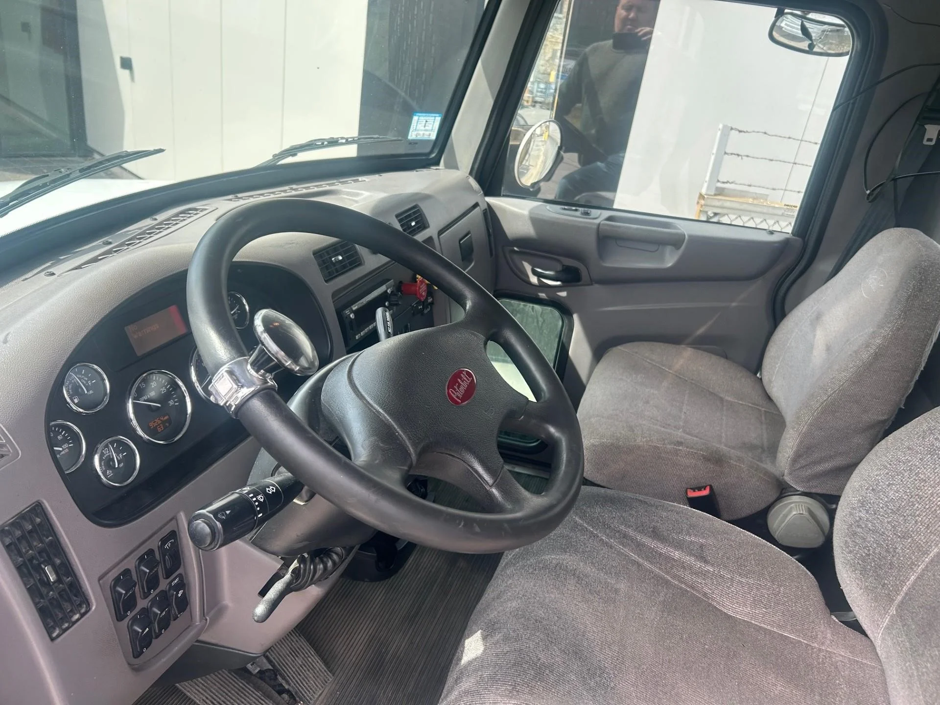 2022 Peterbilt 348 - image 4