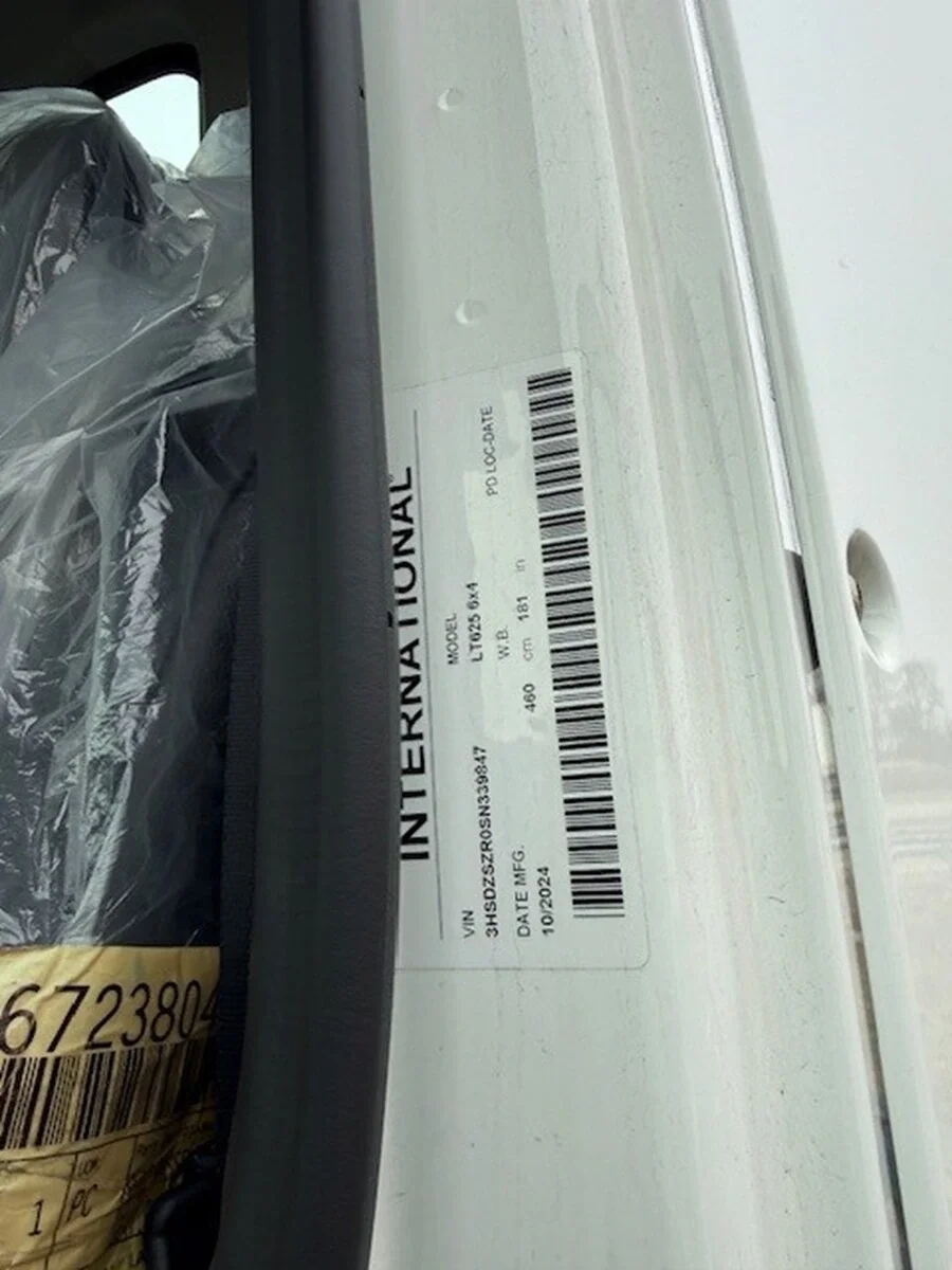 2025 International LT - image 8