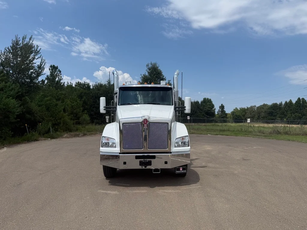 2027 Kenworth in Jackson, MS — photo 2
