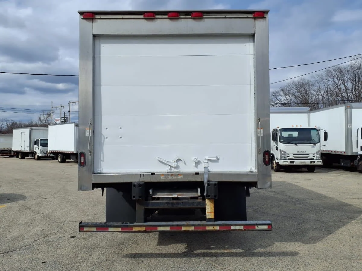 2018 Isuzu NQR - image 5