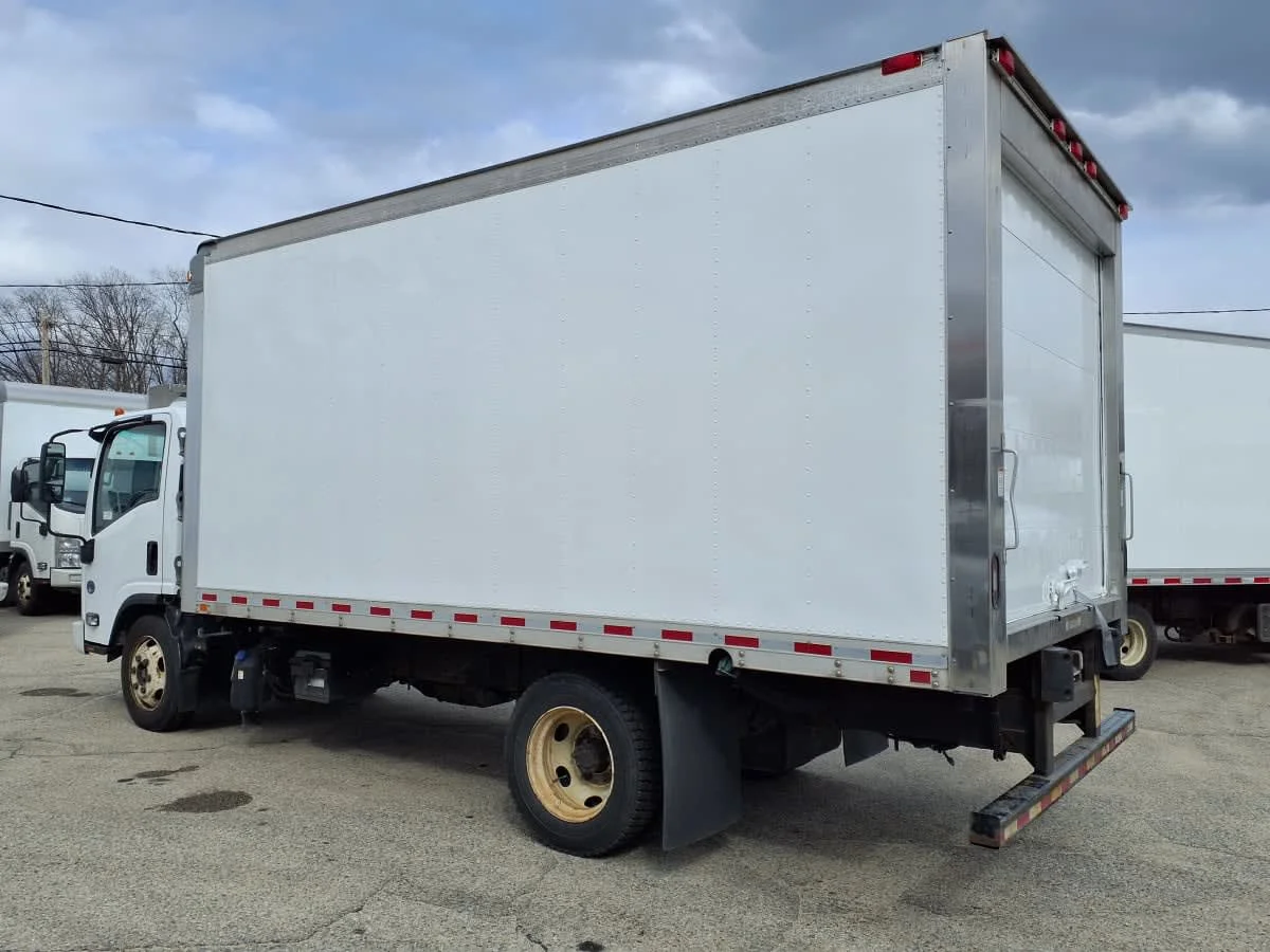 2018 Isuzu NQR - image 6