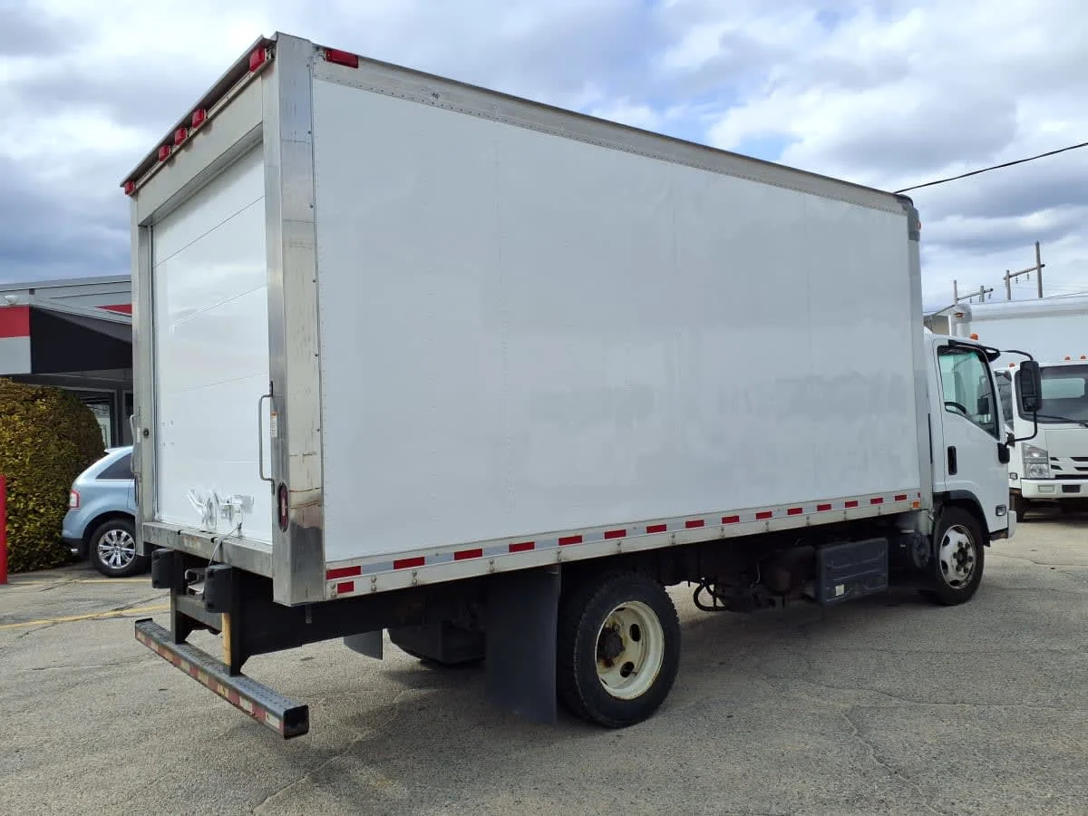 2018 Isuzu NQR - image 4