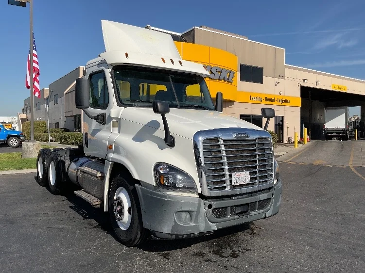 2015 Freightliner Cascadia in Torrance, CA