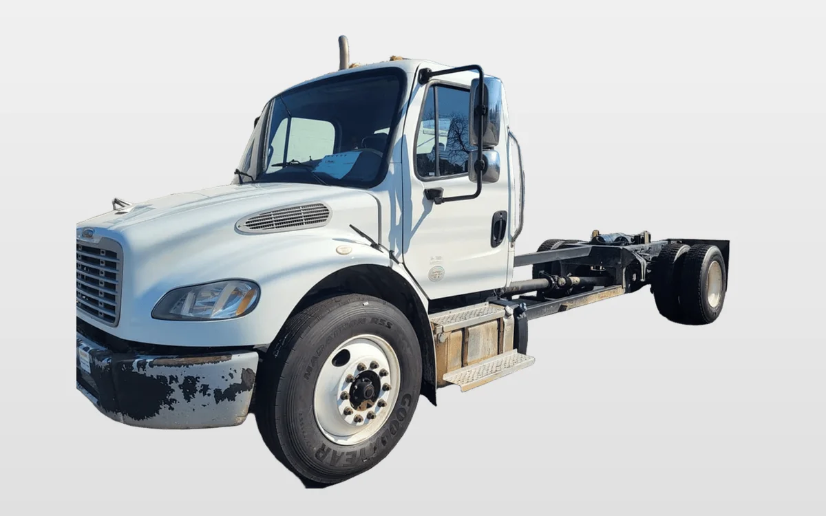 2019 Freightliner M2 106 - image 1